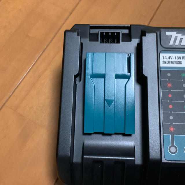 Makita(マキタ)のユーイチ様限定マキタ スマホ/家電/カメラのスマートフォン/携帯電話(バッテリー/充電器)の商品写真