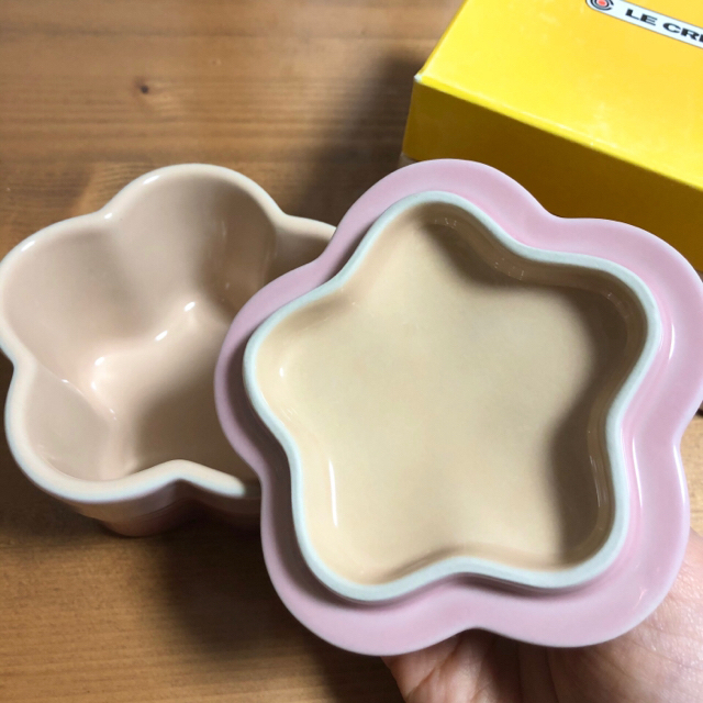 LE CREUSET(ルクルーゼ)のルクルーゼ  ラムカンフルール　ナチュラルピンク インテリア/住まい/日用品のキッチン/食器(食器)の商品写真