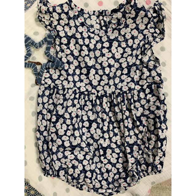 PETIT BATEAU(プチバトー)のビンテージフラワーロンパース　ブルー キッズ/ベビー/マタニティのベビー服(~85cm)(ロンパース)の商品写真