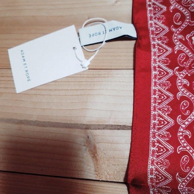 Adam et Rope'(アダムエロぺ)の新品　アダムロペ　シルク　ペイズリー　ミニスカーフ レディースのファッション小物(バンダナ/スカーフ)の商品写真