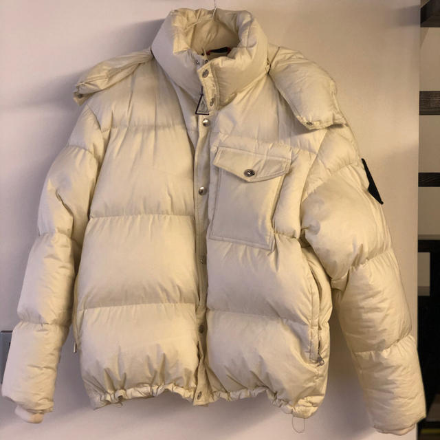 MONCLER(モンクレール)のみっちゃん様専用 モンクレール huaraz ダウンジャケット メンズのジャケット/アウター(ダウンジャケット)の商品写真