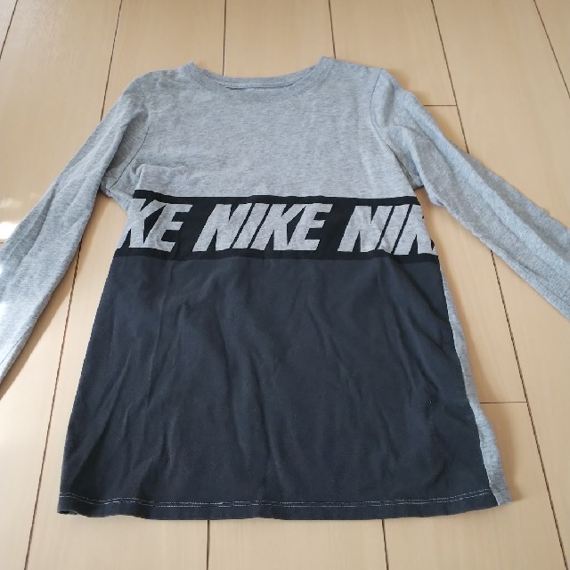 NIKE(ナイキ)のNIKE 長Tシャツ 長ズボン まとめ売り 150 キッズ/ベビー/マタニティのキッズ服男の子用(90cm~)(Tシャツ/カットソー)の商品写真