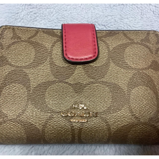 美品　コーチCOACHI  二つ折り財布　カーキシグネチャー×レッド