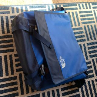 ザノースフェイス(THE NORTH FACE)のノースフェイス　防水　メッセンジャーバッグ　中古美品(メッセンジャーバッグ)