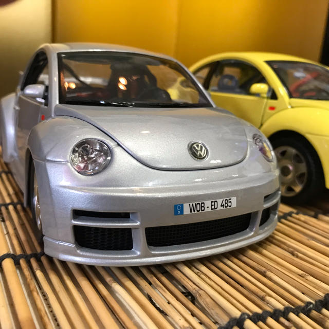 ブラーゴ 1/18 ＶＷニュービートル  エンタメ/ホビーのおもちゃ/ぬいぐるみ(ミニカー)の商品写真