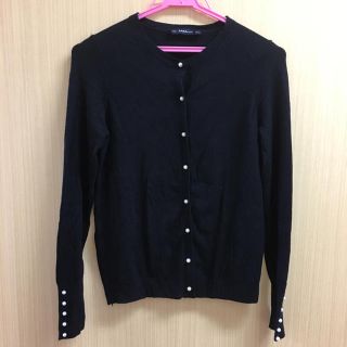 ザラ(ZARA)のZARA フェイクパールボタン付きニットカーディガン(カーディガン)