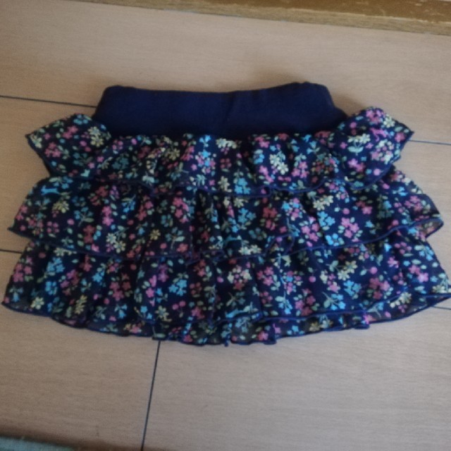 HusHush(ハッシュアッシュ)の花柄　フリルスカート キッズ/ベビー/マタニティのキッズ服女の子用(90cm~)(スカート)の商品写真