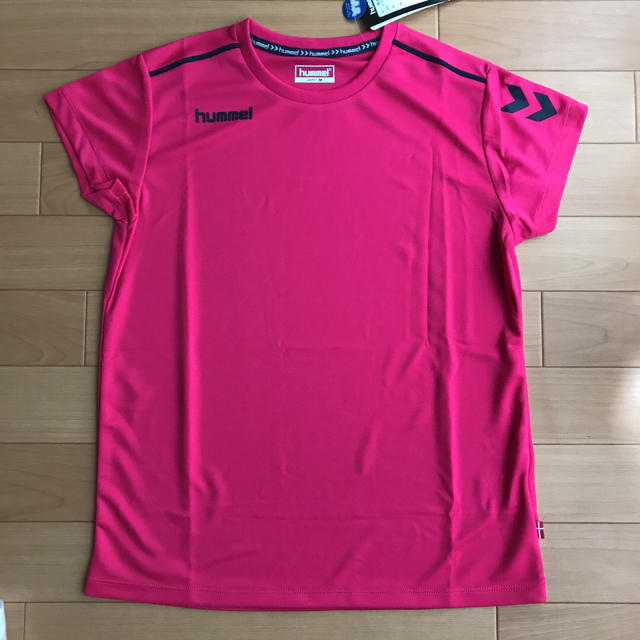 hummel(ヒュンメル)の新品 タグ付き hummel  半袖Tシャツ　M スポーツ/アウトドアのトレーニング/エクササイズ(ウォーキング)の商品写真