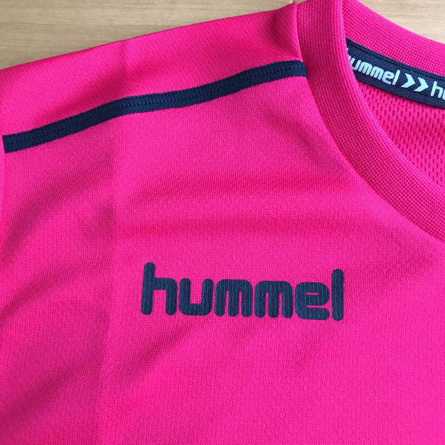 hummel(ヒュンメル)の新品 タグ付き hummel  半袖Tシャツ　M スポーツ/アウトドアのトレーニング/エクササイズ(ウォーキング)の商品写真