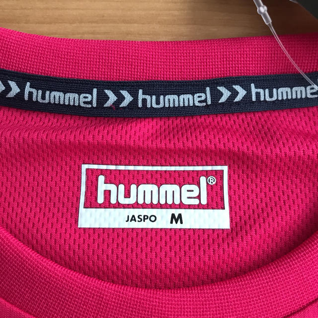 hummel(ヒュンメル)の新品 タグ付き hummel  半袖Tシャツ　M スポーツ/アウトドアのトレーニング/エクササイズ(ウォーキング)の商品写真
