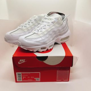 ナイキ(NIKE)の【新品未使用】ナイキ　エアマックス　95 ホワイト　エナメル　24.5㎝　7.5(スニーカー)