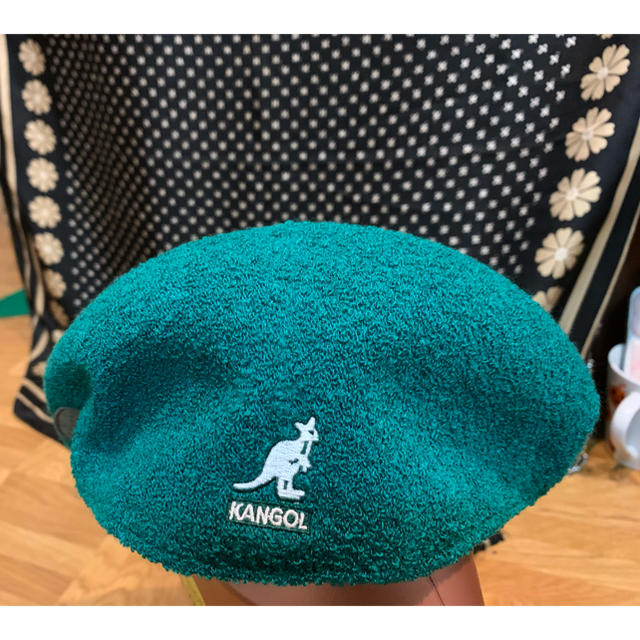 KANGOL(カンゴール)のカンゴール エメラルドグリーン パイル生地 ハンチング 新品未使用タグ付き レディースの帽子(ハンチング/ベレー帽)の商品写真