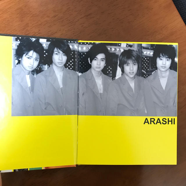 Johnny's(ジャニーズ)のARASHI PHOTO PAMPHLET (嵐 写真集 フォトパンフレット) エンタメ/ホビーの本(アート/エンタメ)の商品写真