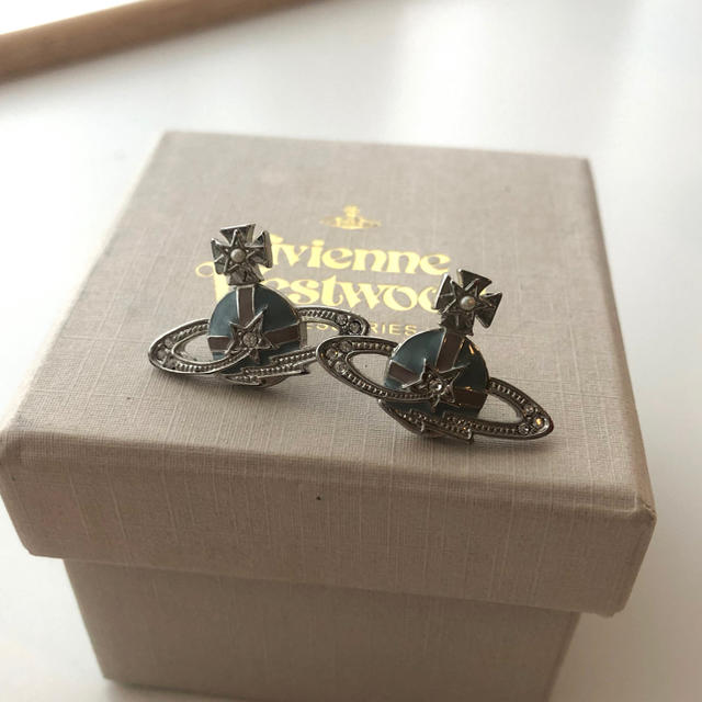 Vivienne Westwood(ヴィヴィアンウエストウッド)のお値下げ中vivienne westwood オーブ　ピアス レディースのアクセサリー(ピアス)の商品写真