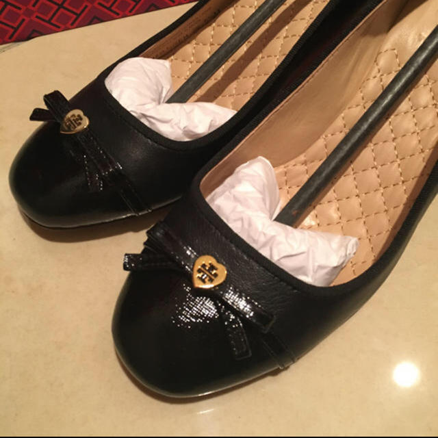 Tory Burch(トリーバーチ)のトリーバーチ　レザーパンプス　黒 レディースの靴/シューズ(ハイヒール/パンプス)の商品写真