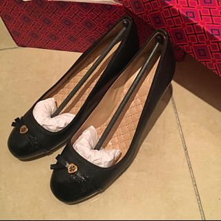 トリーバーチ(Tory Burch)のトリーバーチ　レザーパンプス　黒(ハイヒール/パンプス)