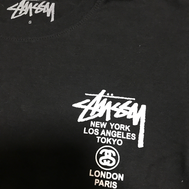 STUSSY(ステューシー)のstussy tシャツ ブラック バックロゴ 迷彩 S 150cm メンズのトップス(Tシャツ/カットソー(半袖/袖なし))の商品写真