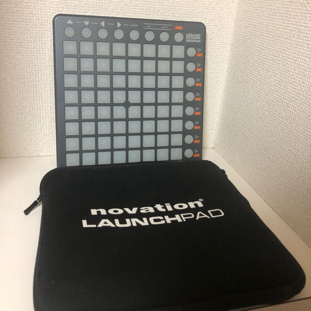 pad　ケース付属　Novation　launch　MIDIコントローラー