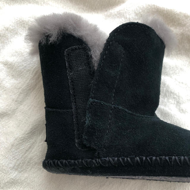 UGG(アグ)のUGG ベビームートン キッズ/ベビー/マタニティのベビー靴/シューズ(~14cm)(ブーツ)の商品写真