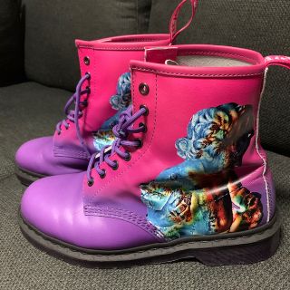 ドクターマーチン(Dr.Martens)のドクターマーチン パープル系グラデーション彫像プリントブーツ 美品！(ブーツ)