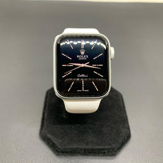 アップルウォッチ(Apple Watch)の【美品】Apple Watch Series 5 GPS 40mmシルバー(腕時計(デジタル))
