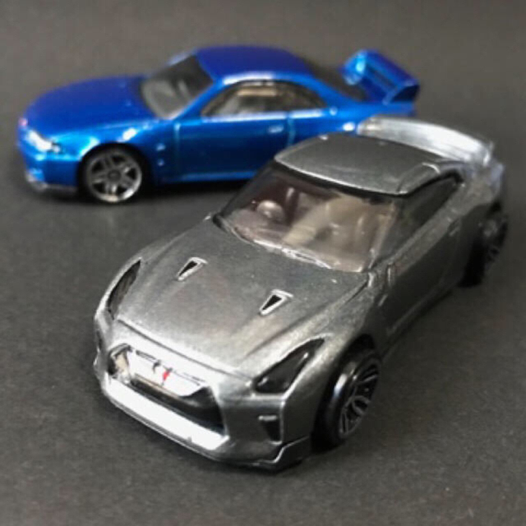 日産(ニッサン)のNISSAN SKYLINE GT-R 〔R33〕GT-R〔R35〕 エンタメ/ホビーのおもちゃ/ぬいぐるみ(ミニカー)の商品写真