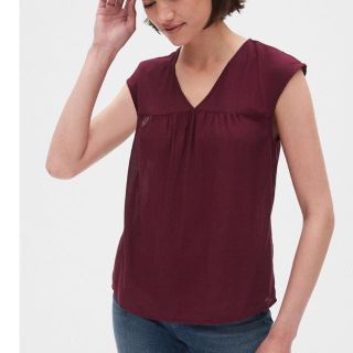 ギャップ(GAP)の新品未使用！未開封！GAP キャップスリーブ Vネック スモックトップス(カットソー(半袖/袖なし))