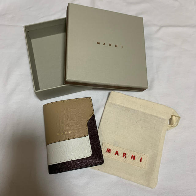 Marni(マルニ)の今だけ！限定値下げ！marni バイフォールド ウォレット 二つ折り財布 レディースのファッション小物(財布)の商品写真