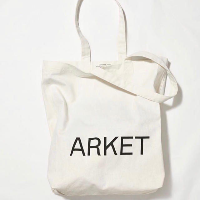 H&M(エイチアンドエム)の日本未上陸　H&Mグループ新ブランド　ARKET Canvas Tote ① レディースのバッグ(トートバッグ)の商品写真