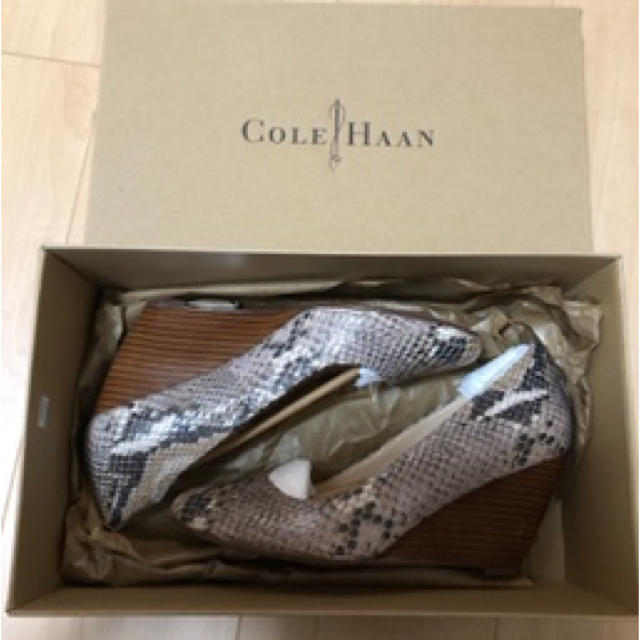 Cole Haan(コールハーン)のコールハーンパンプス パイソン柄　新品 レディースの靴/シューズ(ハイヒール/パンプス)の商品写真