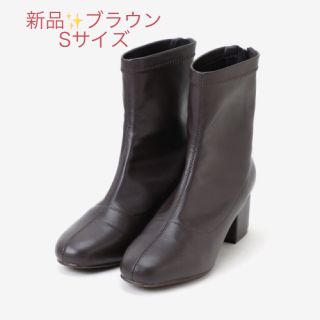 マジェスティックレゴン(MAJESTIC LEGON)の新品　定価6600円　マジェスティックレゴン　ブーツ　アイボリー　L 大特価❣️(ブーツ)