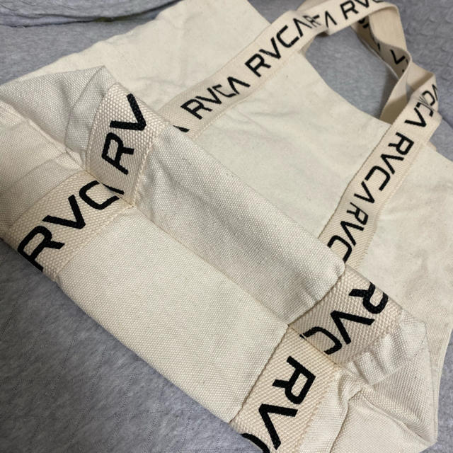 RVCA(ルーカ)のRVCA 2WAY トートバッグ　カラーナチュラル　1回使用　USED美品 レディースのバッグ(トートバッグ)の商品写真