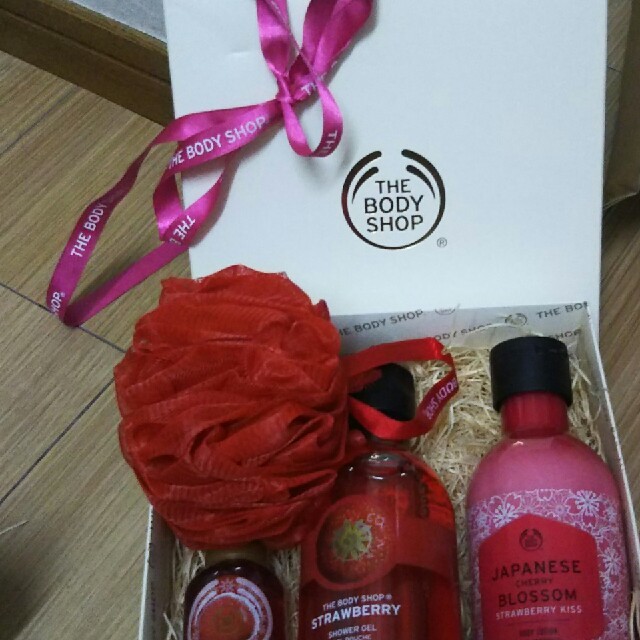 THE BODY SHOP(ザボディショップ)のボディショップ ギフトセット  非売品バック付き コスメ/美容のボディケア(ボディクリーム)の商品写真