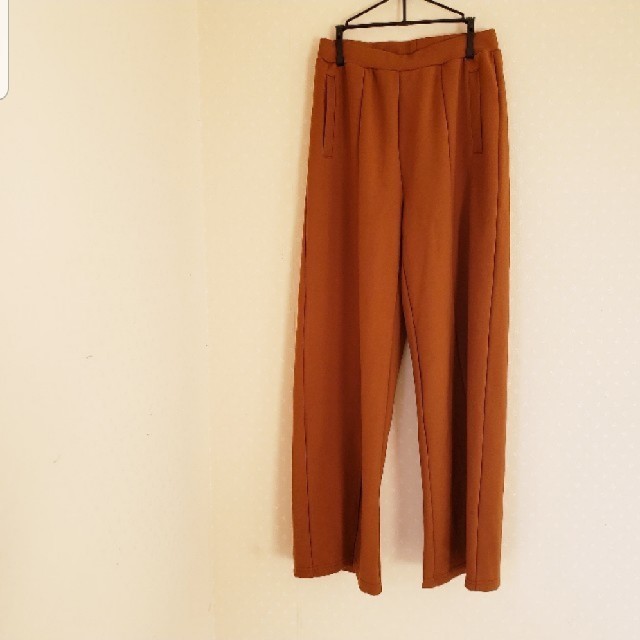 RODEO CROWNS WIDE BOWL(ロデオクラウンズワイドボウル)のfront slit pants. レディースのパンツ(カジュアルパンツ)の商品写真