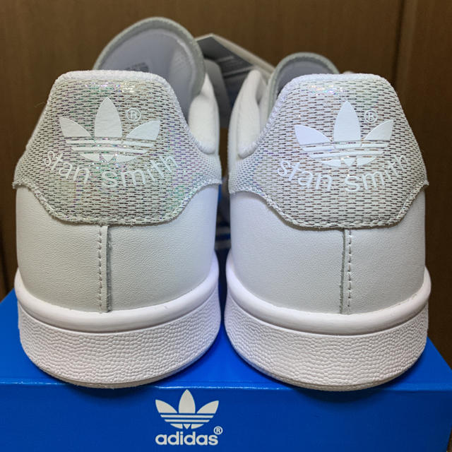 adidas(アディダス)の【値下げ】adidas アディダス　スタンスミス　ホログラム　シルバー　23 レディースの靴/シューズ(スニーカー)の商品写真