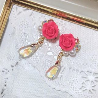 ピンク薔薇ビジュー×さくら花びらチャーム☆ピアス/イヤリング