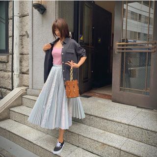 ルシェルブルー(LE CIEL BLEU)のHologram Pleated Skirt IRENE シルバー(ロングスカート)