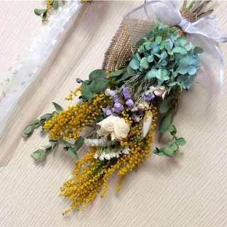 ☘️ドライフラワースワッグ☘️ミモザ、ホワイト薔薇、紫陽花、ユーカリ ４1cm(ドライフラワー)