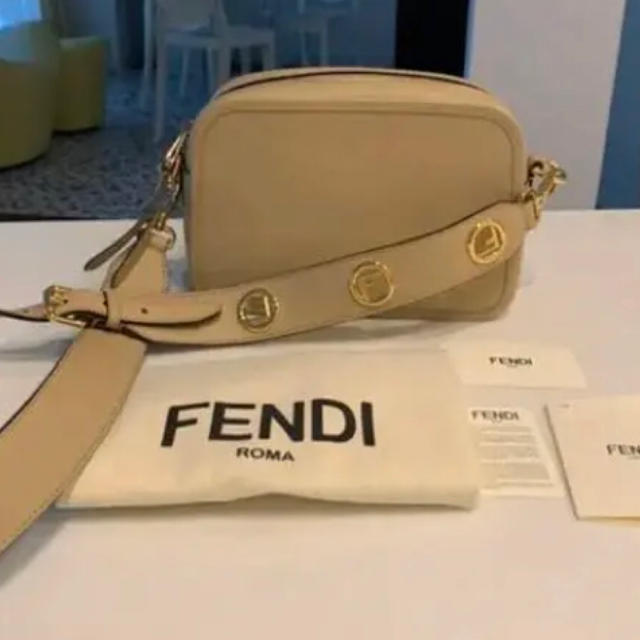 FENDI(フェンディ)のCAMERA CASE leather bag フェンディ キャム レザーバッグ レディースのバッグ(ショルダーバッグ)の商品写真