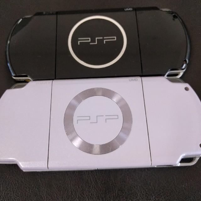 PlayStation Portable(プレイステーションポータブル)のpsp 2台 エンタメ/ホビーのゲームソフト/ゲーム機本体(携帯用ゲーム機本体)の商品写真