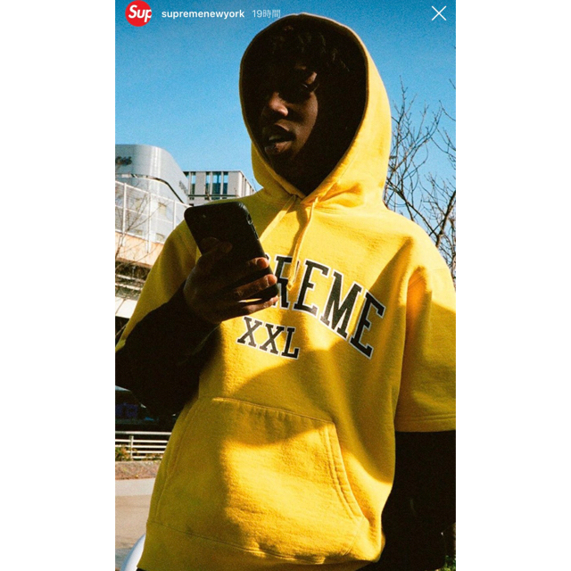 Supreme(シュプリーム)の新品 黄色 S XXL Hooded Sweatshirt メンズのトップス(パーカー)の商品写真