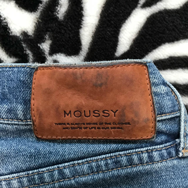 moussy(マウジー)のMVS SKINNY 26インチ　パッチ色移りあり レディースのパンツ(デニム/ジーンズ)の商品写真