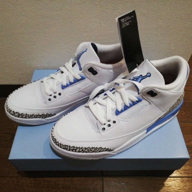 NIKE(ナイキ)のAIR JORDAN 3 RETRO "UNC" メンズの靴/シューズ(スニーカー)の商品写真