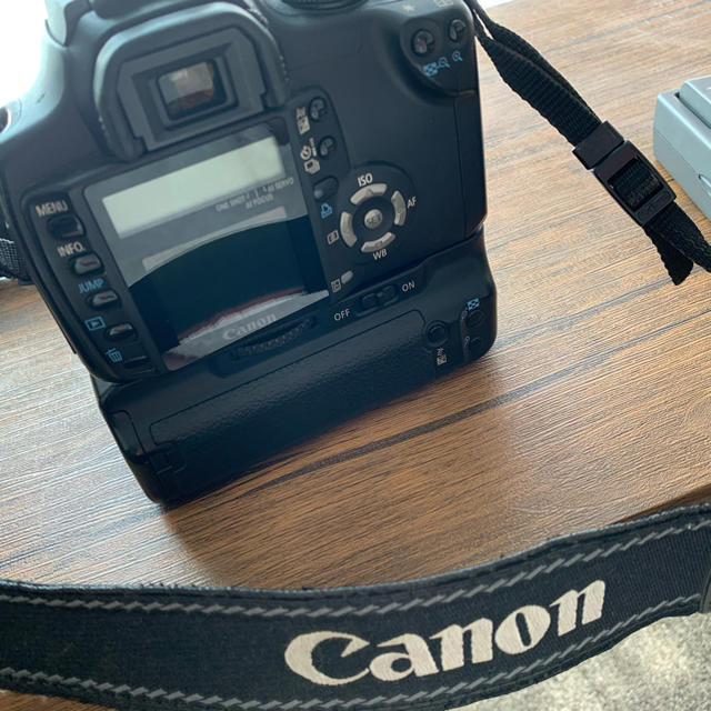 Canon(キヤノン)の【EOS Kiss Digital N】バッテリー3個・充電器付き スマホ/家電/カメラのカメラ(デジタル一眼)の商品写真