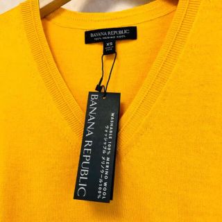 バナナリパブリック(Banana Republic)の新品未使用☆バナナリパブリック☆メリノウールセータVネック☆紙タグ付☆XS☆黄(ニット/セーター)