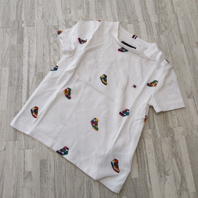 TOMMY HILFIGER(トミーヒルフィガー)のTOMMY HILFIGER キッズ/ベビー/マタニティのベビー服(~85cm)(Ｔシャツ)の商品写真