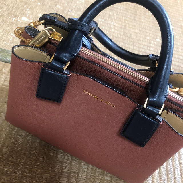 Charles and Keith(チャールズアンドキース)のCHARLES&KEITH カバン レディースのバッグ(ショルダーバッグ)の商品写真