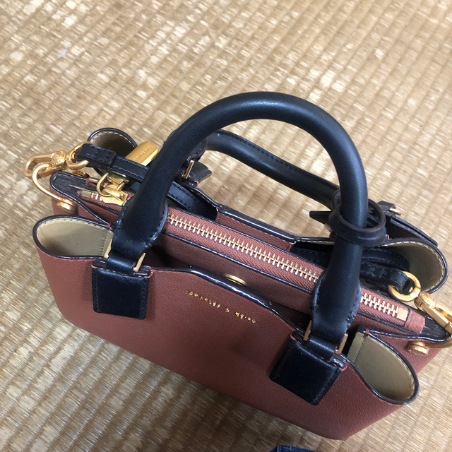 Charles and Keith(チャールズアンドキース)のCHARLES&KEITH カバン レディースのバッグ(ショルダーバッグ)の商品写真