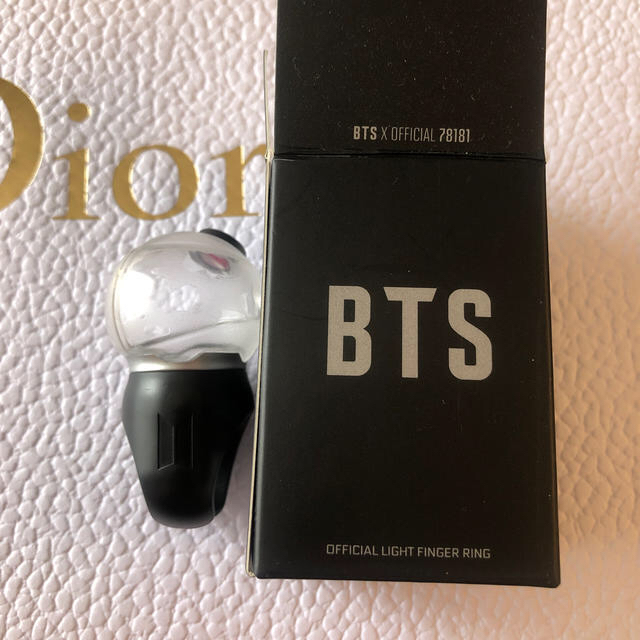 防弾少年団(BTS)(ボウダンショウネンダン)のBTS OFFICIAL LIGHT FINGER RING エンタメ/ホビーのタレントグッズ(アイドルグッズ)の商品写真