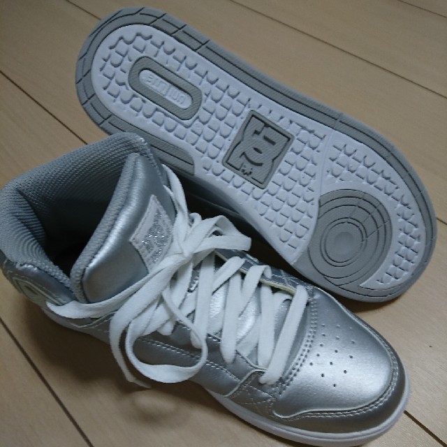 DC SHOE(ディーシーシュー)のDCスニーカー24センチ(実寸は23くらい) レディースの靴/シューズ(スニーカー)の商品写真